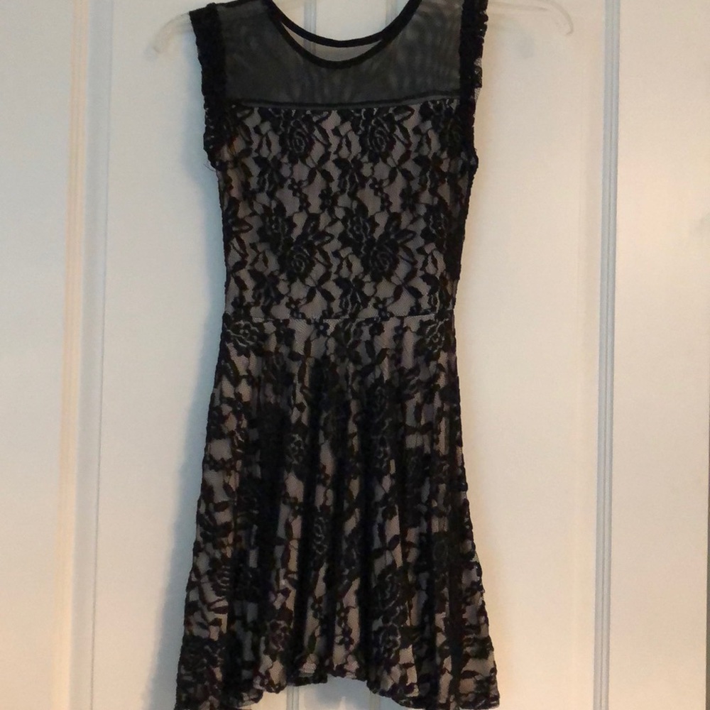 Girl’s lace dress
